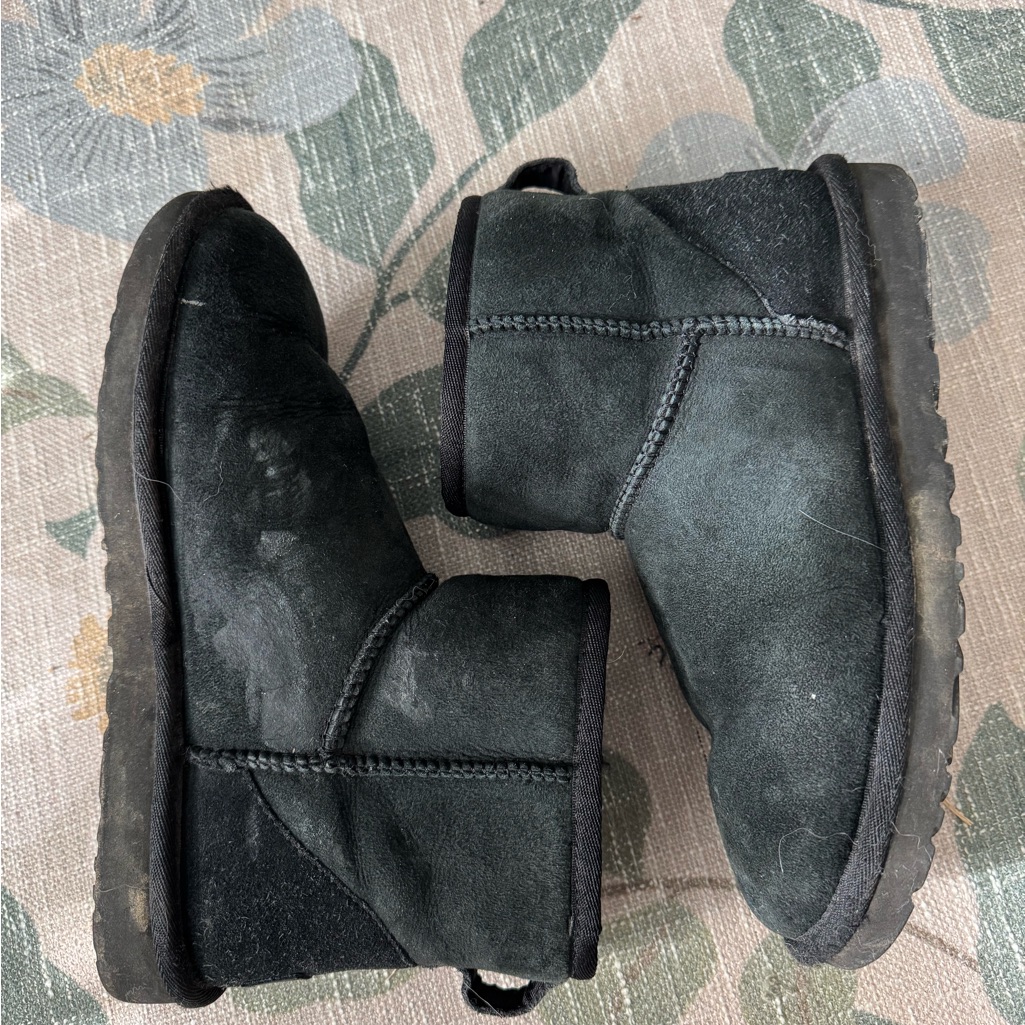 Ugg Black Classic Mini Sz 7